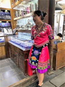 Le bazar de Chengdu : vendeuse